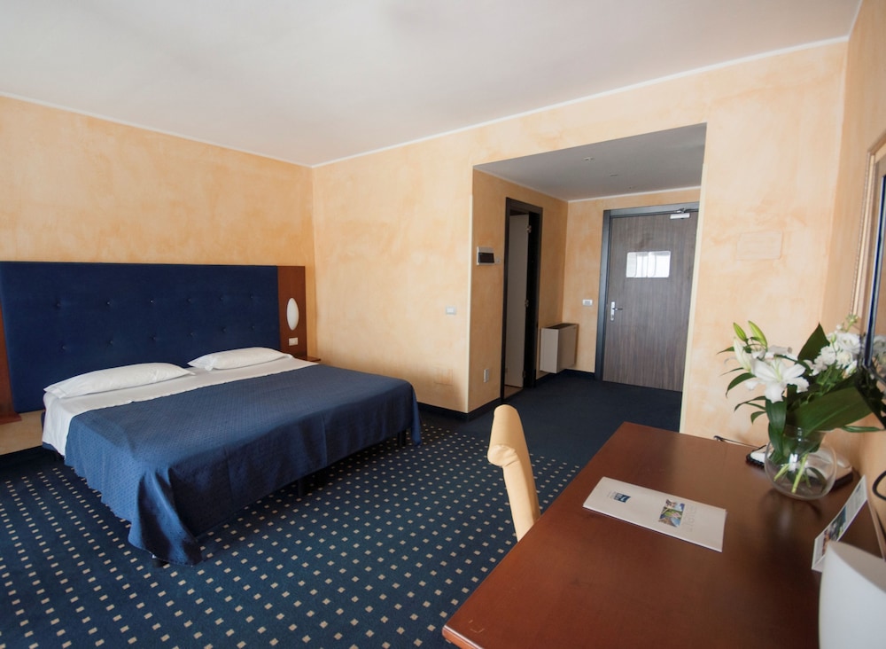 Standard Double Room - Photo 4
