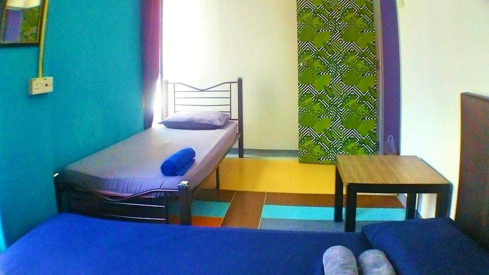 Triple Room, Shared Bathroom (With Fan) photo 3