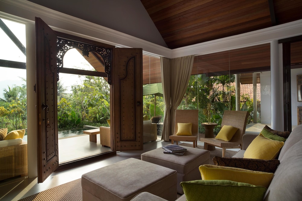 Exclusive Modern Pool Villa thumbnail 6