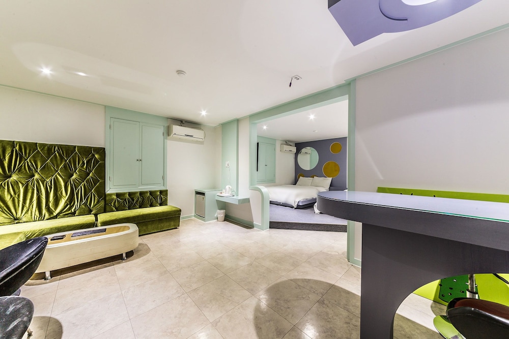 Party Room photo 1