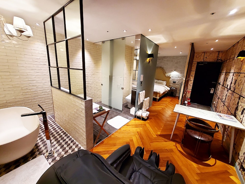 [Chicken/Beer PKG] Deluxe Double Room
