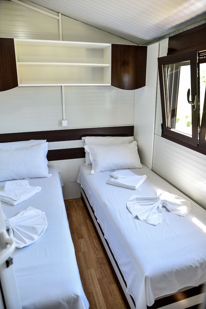 Classic Mobile Home, Multiple Beds