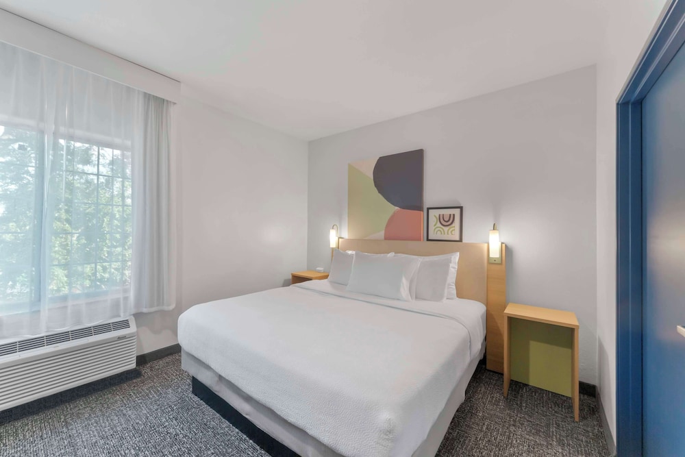 Suite, 1 King Bed - Photo 2