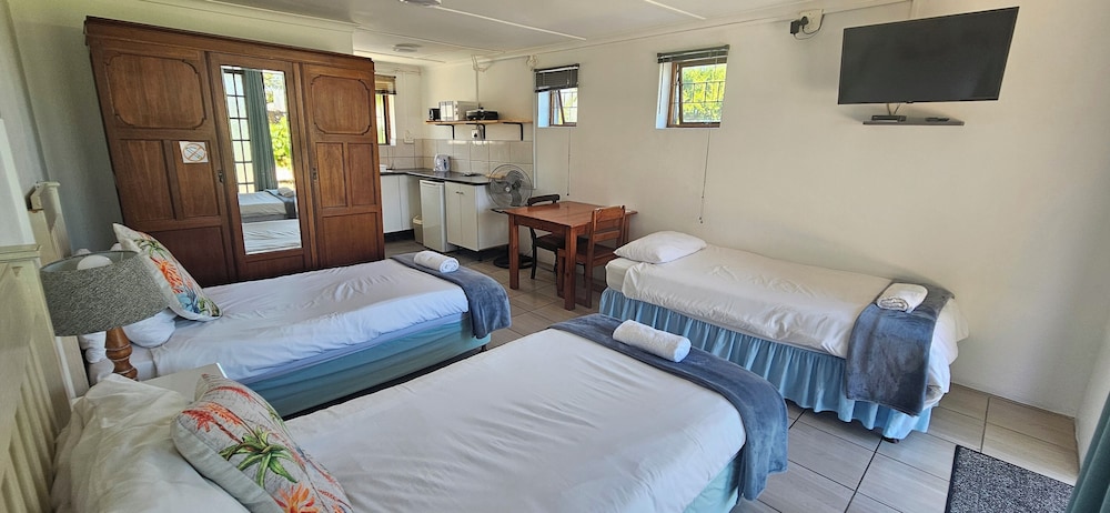 Basic Double or Twin Room, 1 Bedroom, Pool View