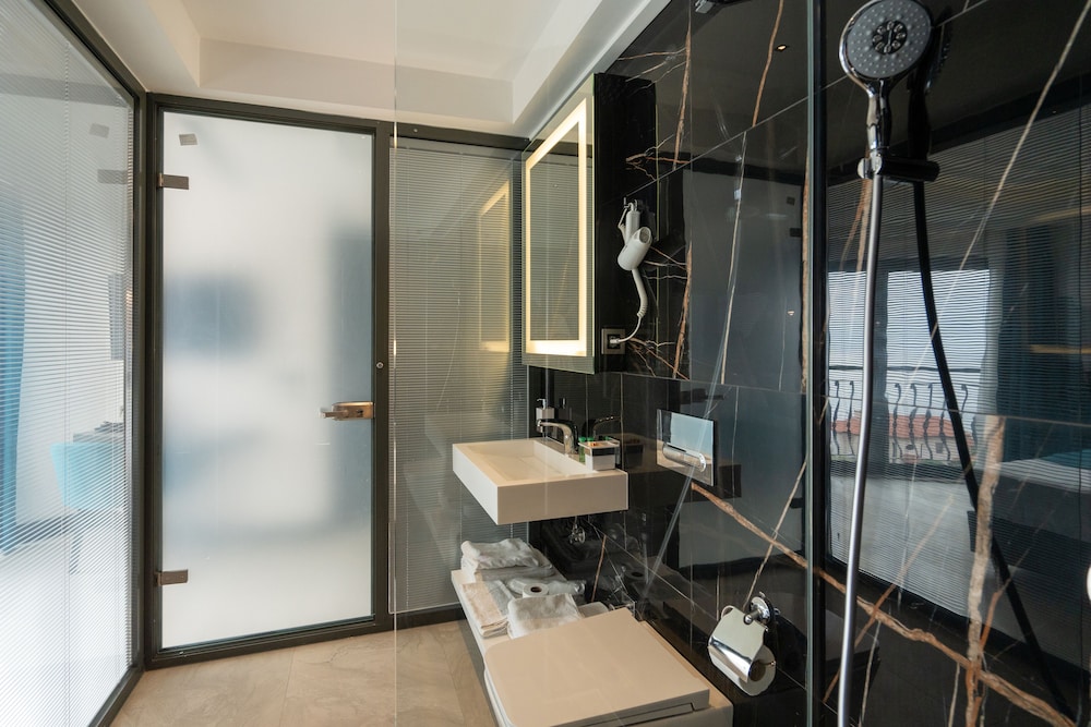 Deluxe Room, Sea View - Photo 6