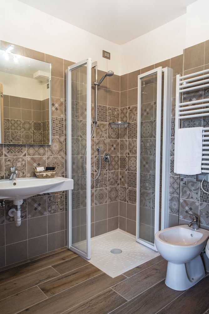 Double Room - Photo 14