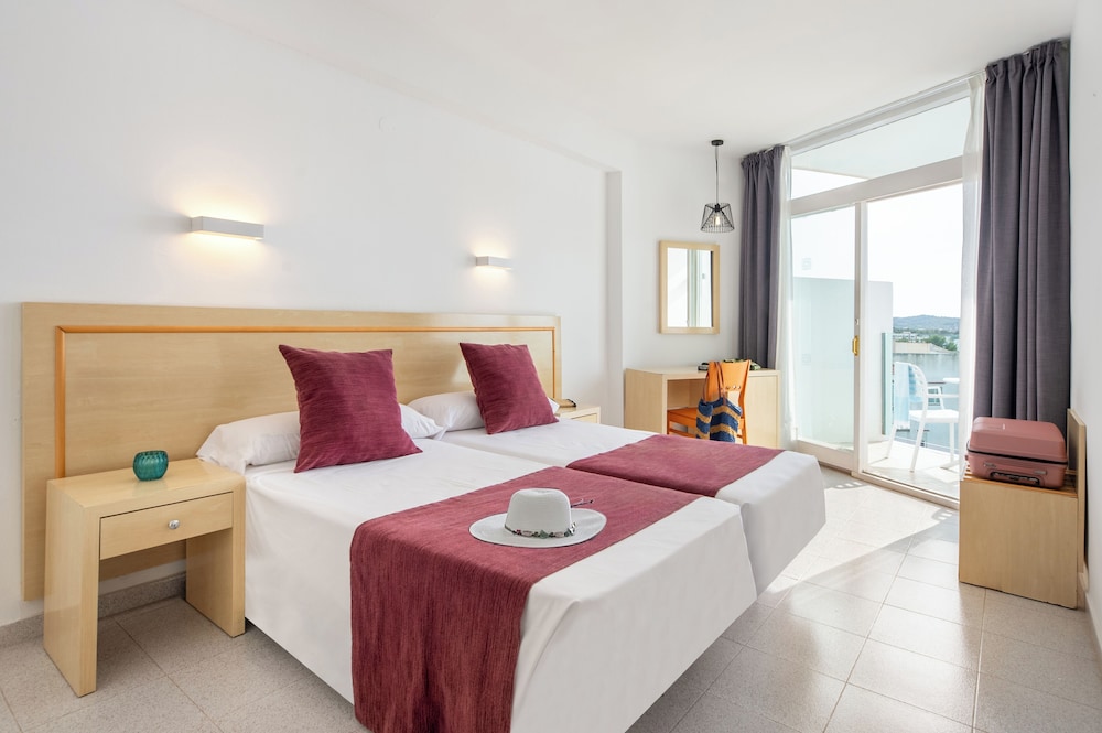 Double Room (3 adults) - Photo 7
