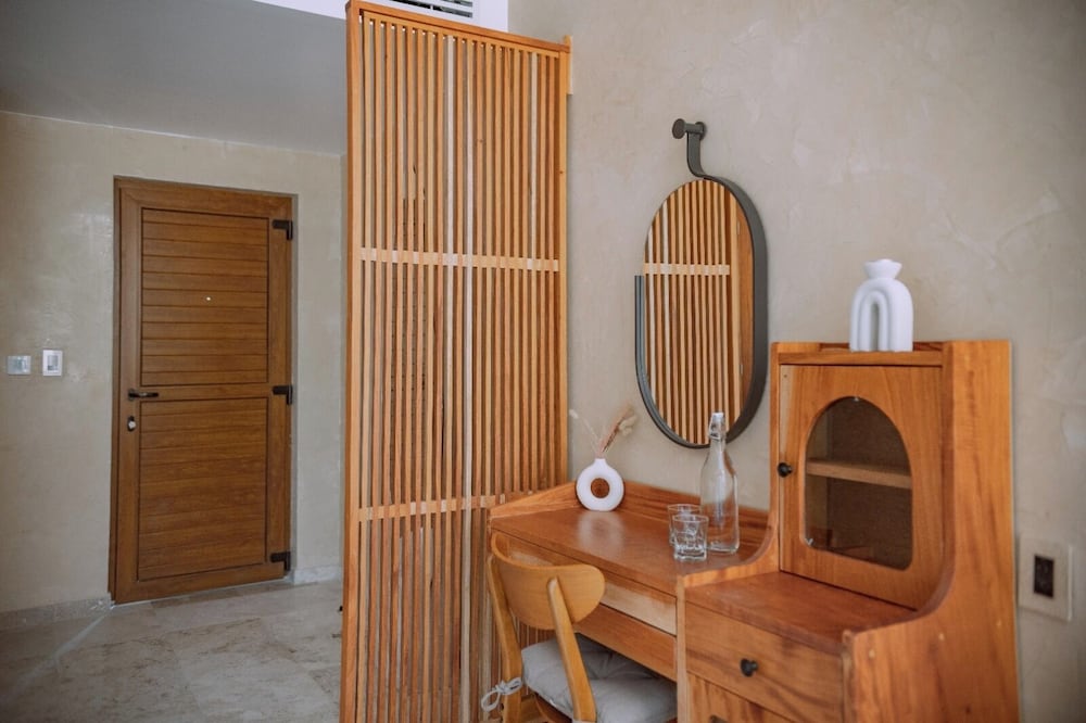 Deluxe Suite with Hot tub and Mountain View photo 2