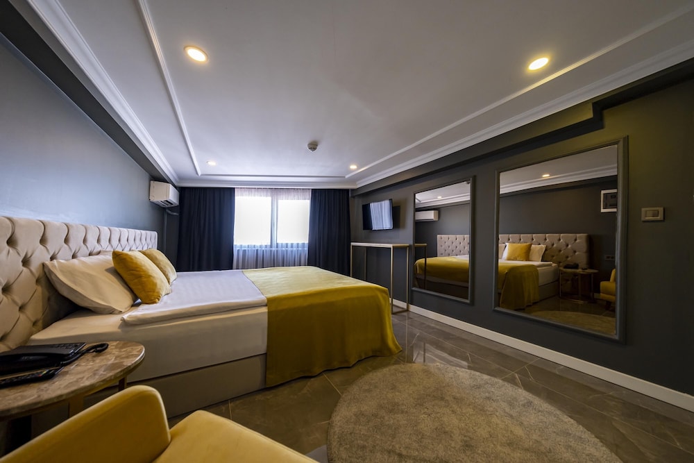 Executive Suite - Photo 2