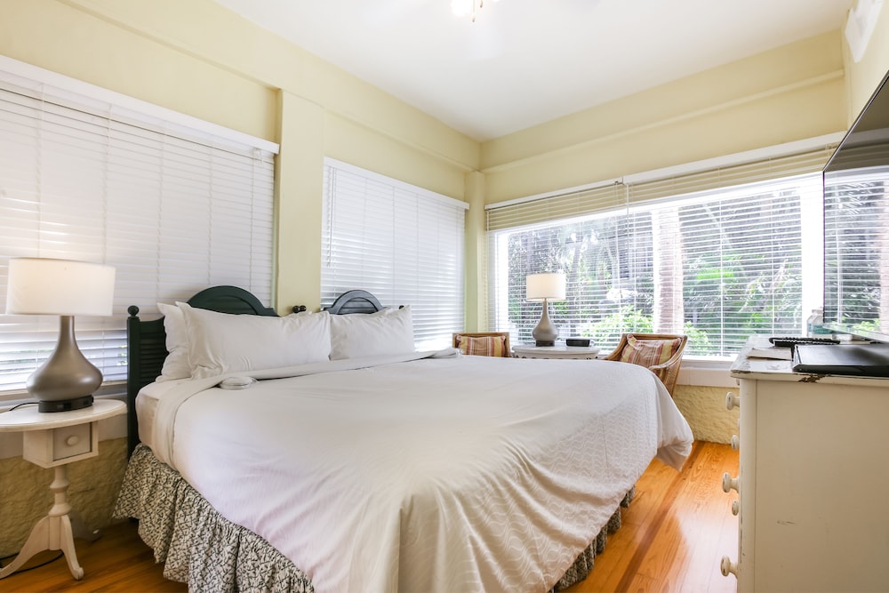 Deluxe Room, 1 King Bed - Adult Exclusive photo 2
