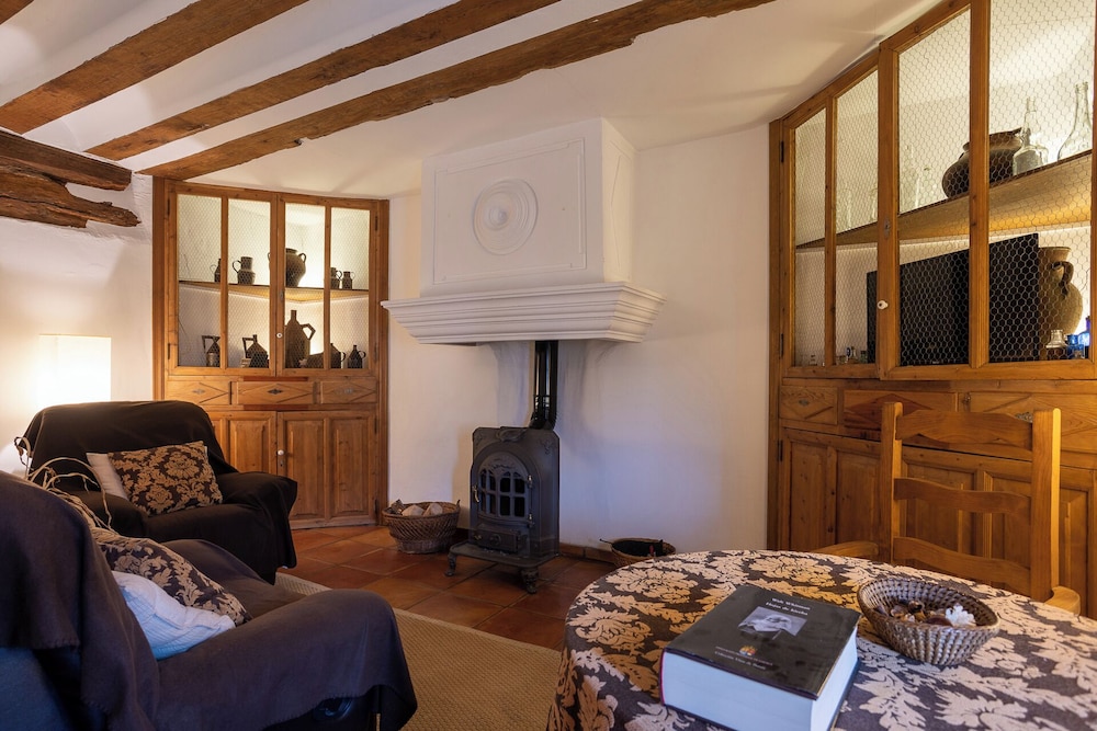 Suite - Photo 1