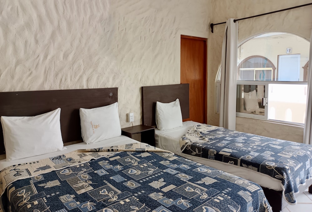 Triple Room, Multiple Beds, Non Smoking, Pool View photo 1
