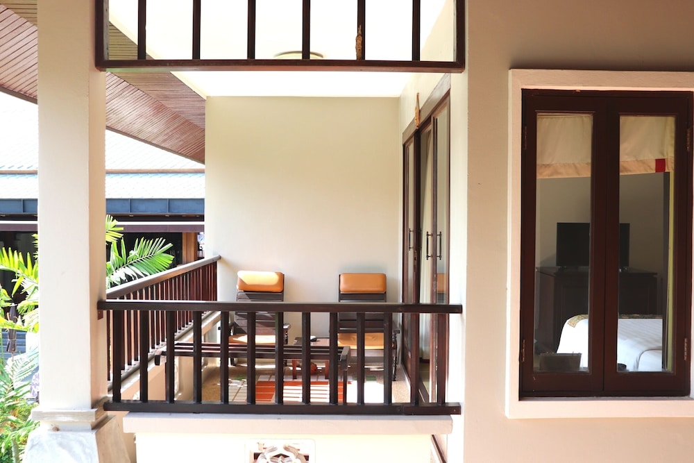 Superior Double (Pool View) - Photo 15