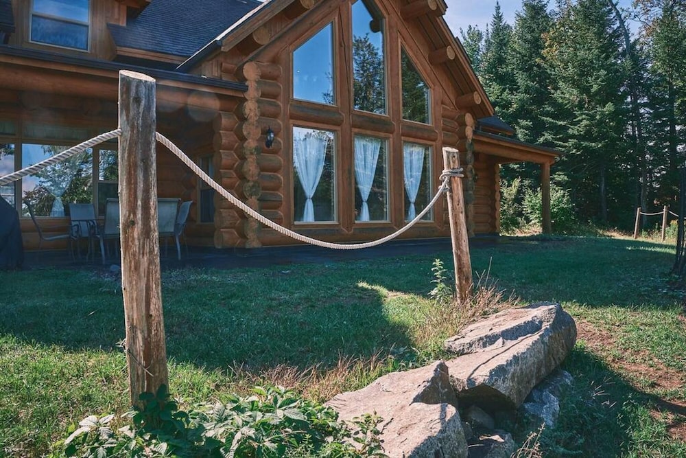 Executive Plus 89 - Luxurious log Home With Private hot tub Pool Sauna and Close to Activities, Photo 9