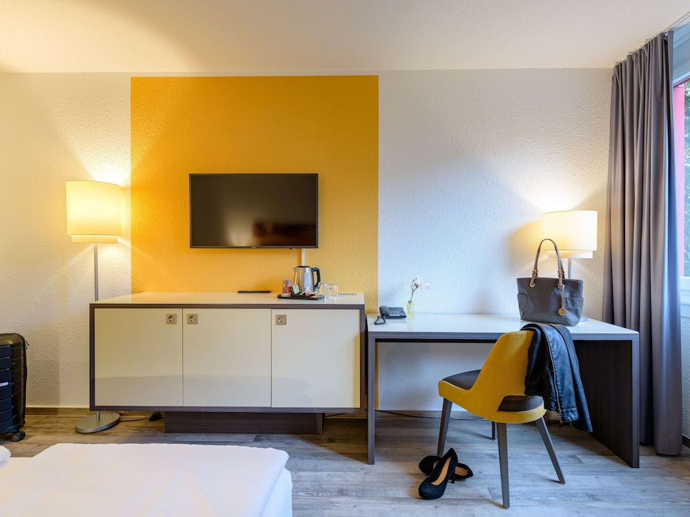Standard Room, Multiple Beds - Photo 4