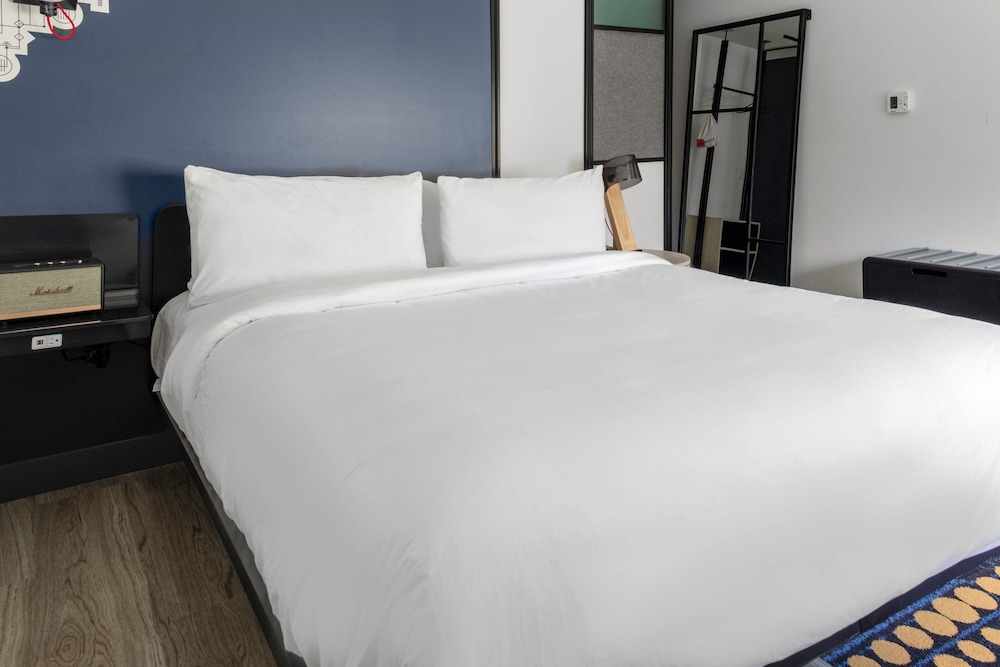 Loft, 1 King Bed - Photo 1