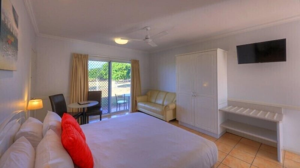Deluxe Suite, 1 Bedroom, Non Smoking (Deluxe King) photo 2