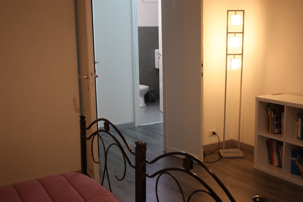 Basic Triple Room, 1 Bedroom, Private Bathroom photo 2