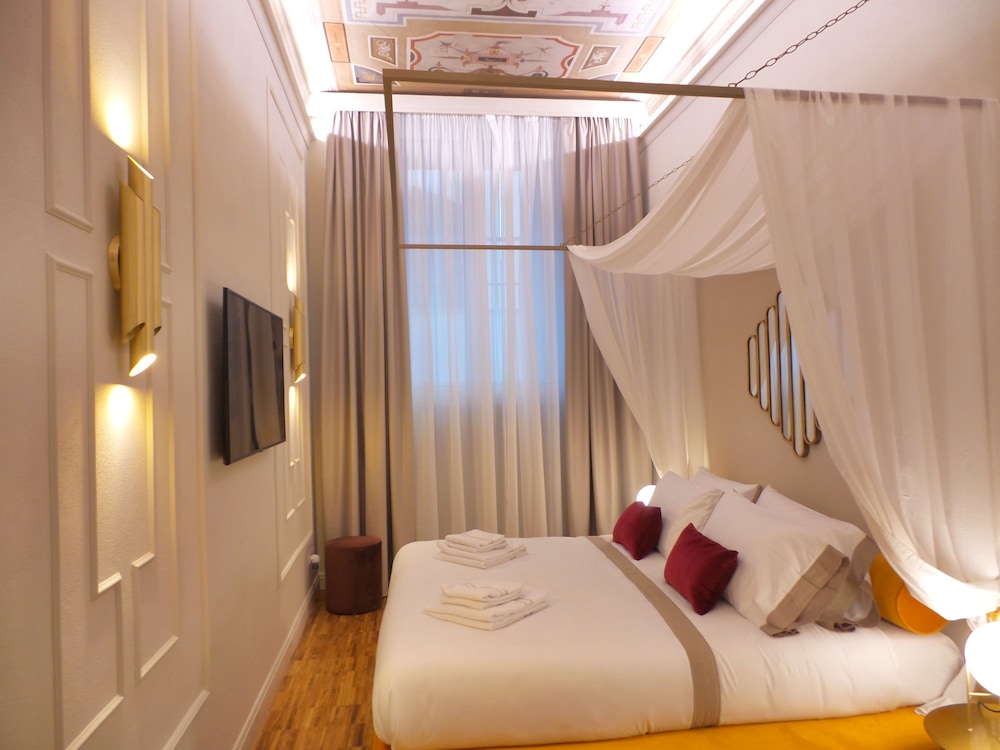Deluxe Suite, Bathtub photo 2