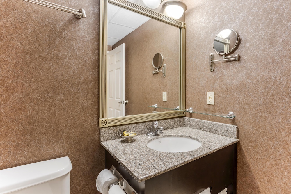 Standard Room, 2 Double Beds, Non Smoking, Refrigerator & Microwave photo 3