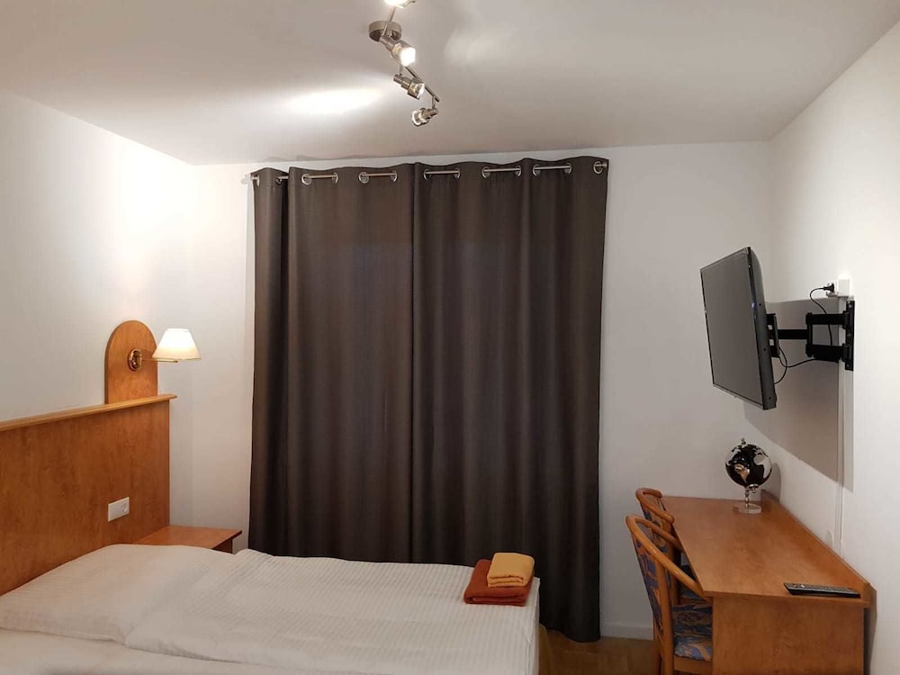 Basic Double Room photo 3