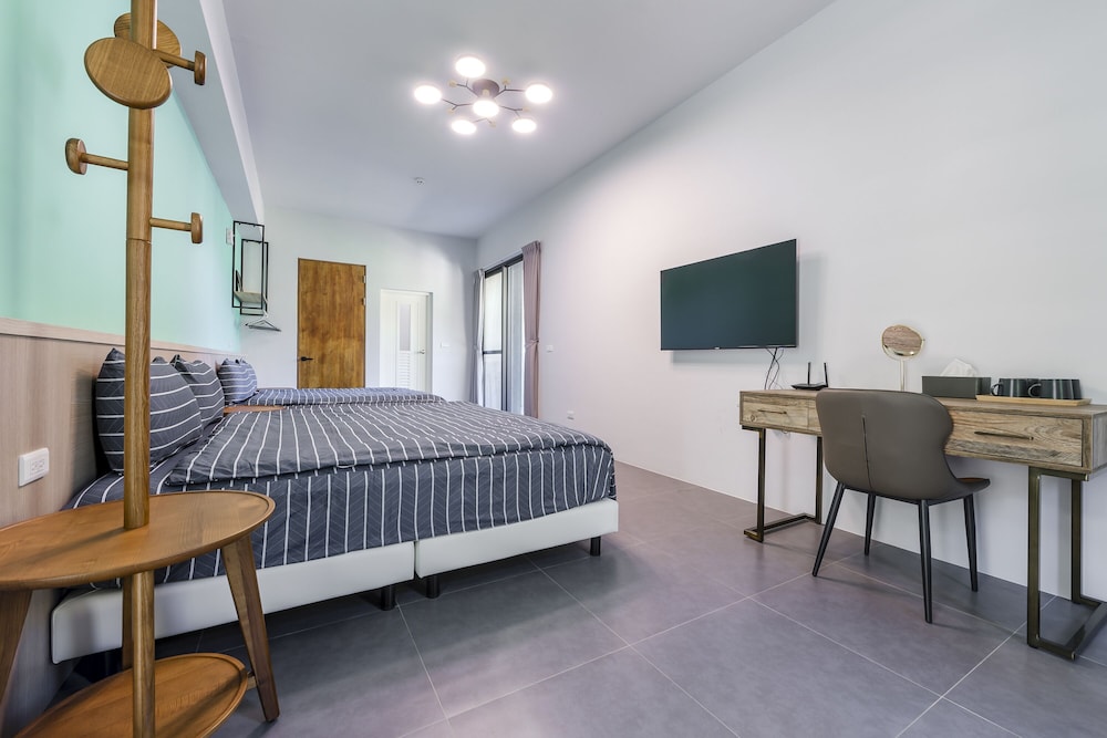 Deluxe Quadruple Room with Balcony photo 2