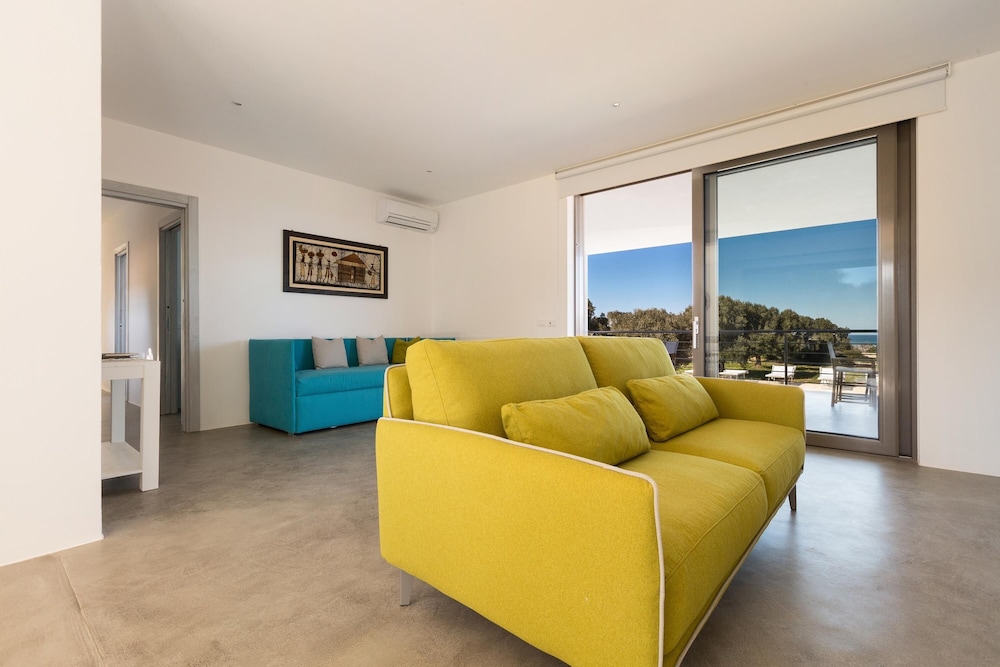 Villa photo 2