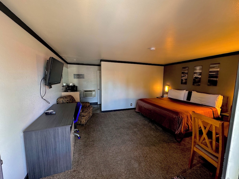 Royal Room, 1 King Bed, Non Smoking, Private Bathroom photo 2
