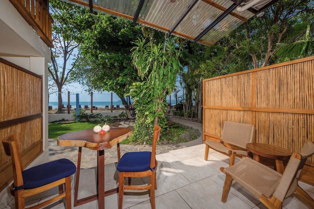 Suite, Beachfront photo 3