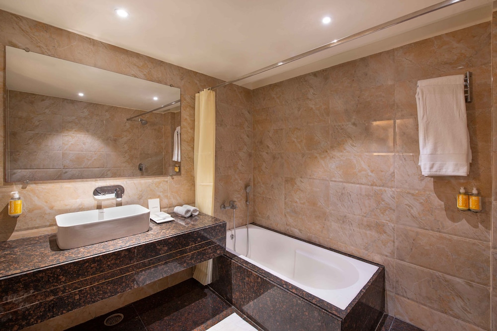 Signature Suite - Photo 3