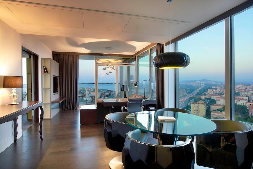 Executive Suite, Club lounge access, 1 Bedroom Suite, 1 King, Bosphorus view, Terrace
