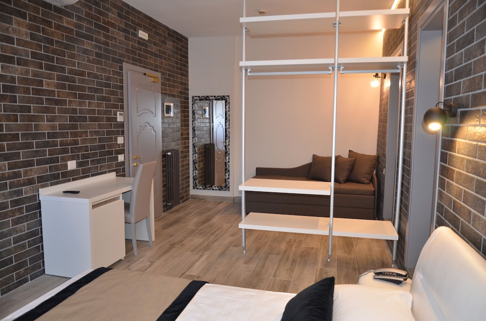 Superior Triple Room, 1 Queen Bed with Sofa bed - Photo 3