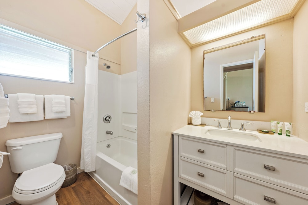 Deluxe Room, Ocean View (2nd Floor - Stair Access Only)