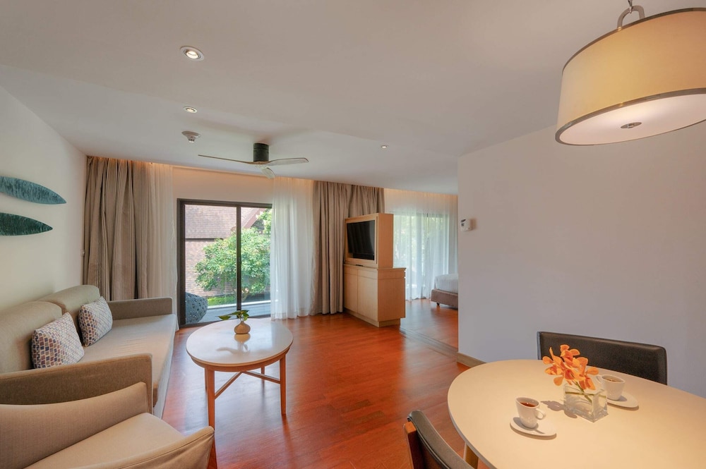 Junior Suite (Beach Wing) - Photo 3
