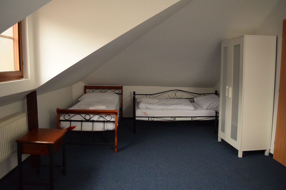 Premier Quadruple Room, 1 Bedroom, Ensuite, Courtyard Area photo 2