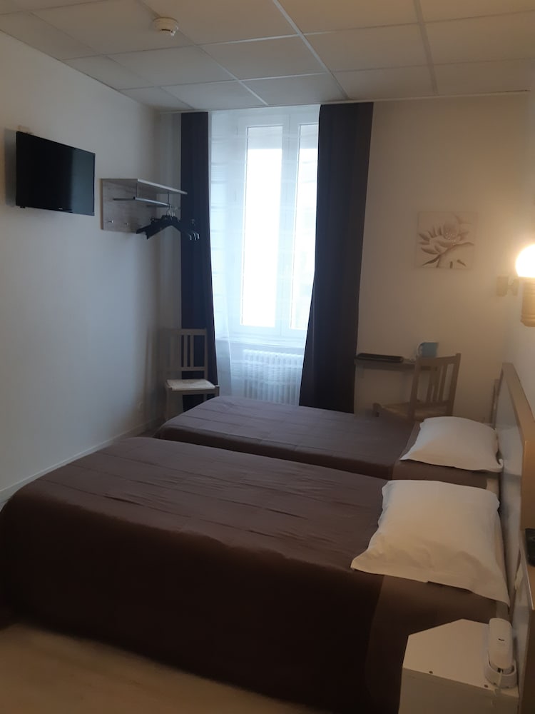 Standard Twin Room - Photo 1