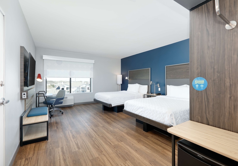 Room, 2 Queen Beds, Accessible (Roll-In Shower, Hearing & Mobility) - Photo 1