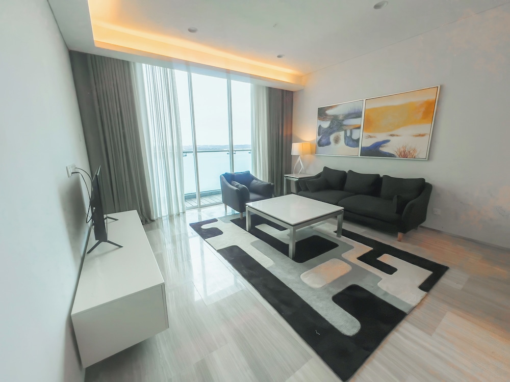 WATERFRONT SIGNATURE 2 BEDROOM photo 2