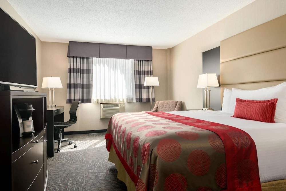 Superior Suite, 1 King Bed, Non Smoking, City View (6th Floor) photo 1