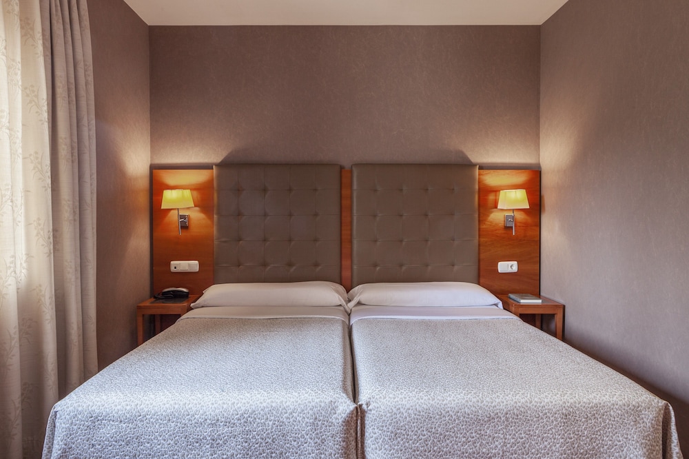 Twin Room - Photo 20