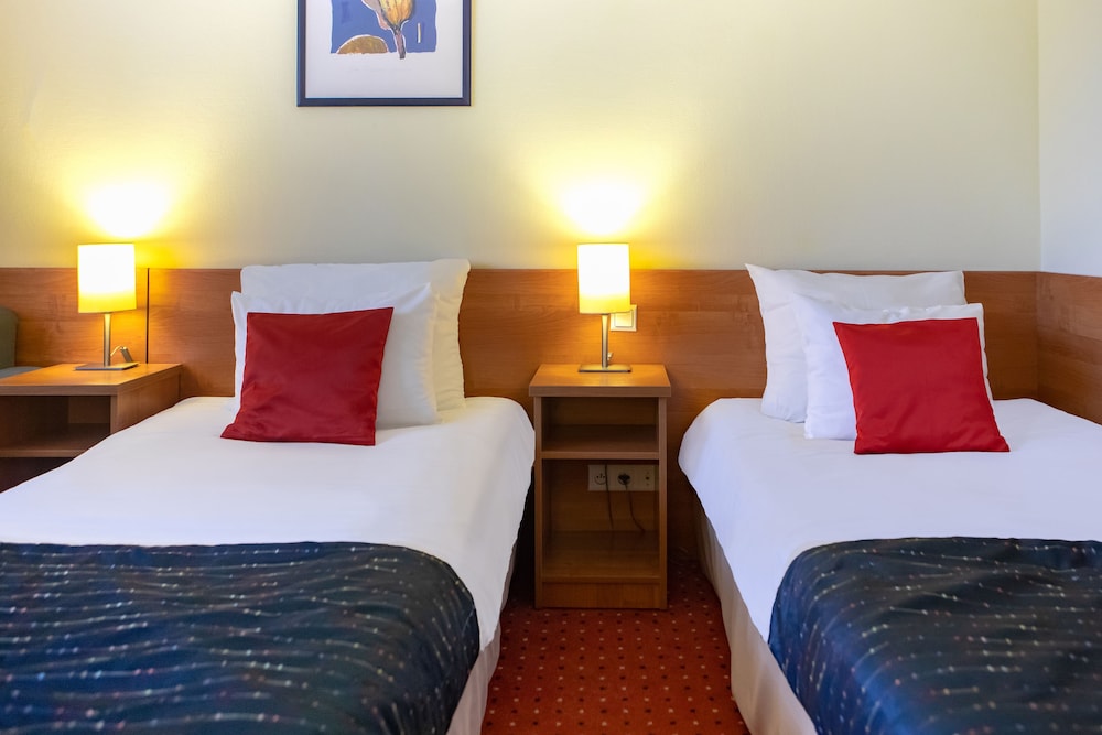 Standard Twin Room, 2 Twin Beds, Ground Floor - Photo 2