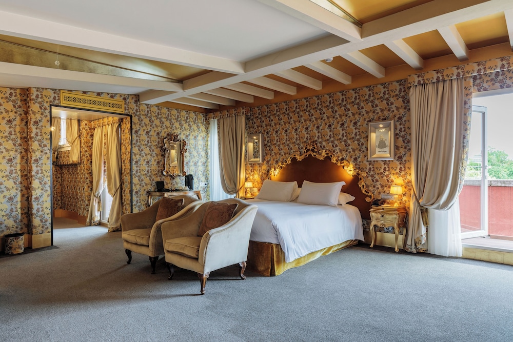 Presidential Suite, 1 King Bed, Terrace