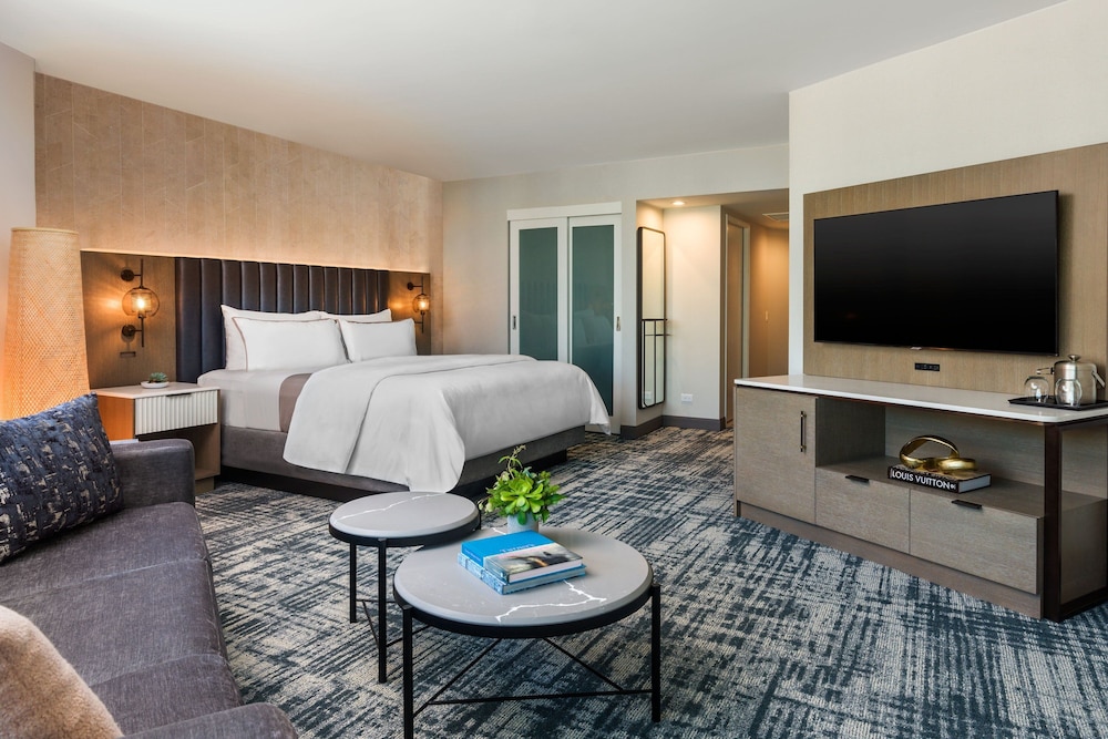 Room, 1 King Bed, Bay View - Photo 2