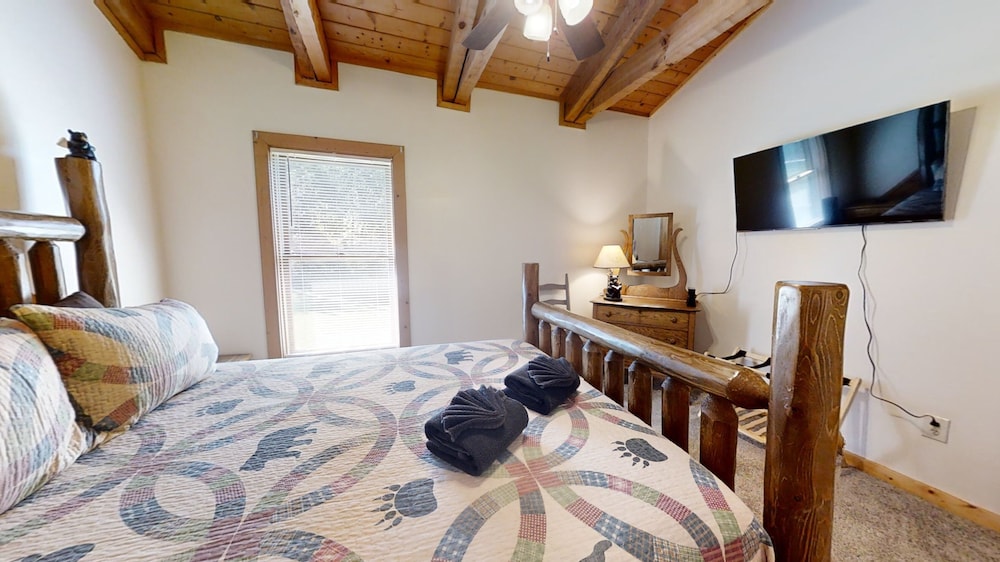 Cabin, Multiple Beds, Jetted Tub