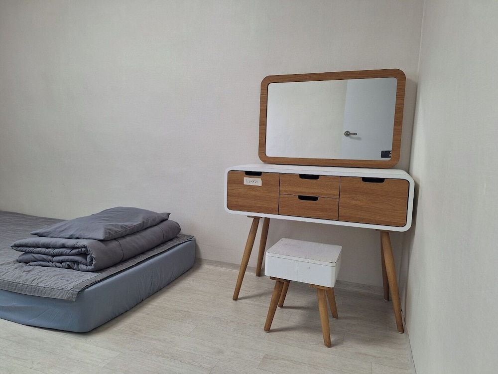 Triple Room, Multiple Beds, Non Smoking photo 1