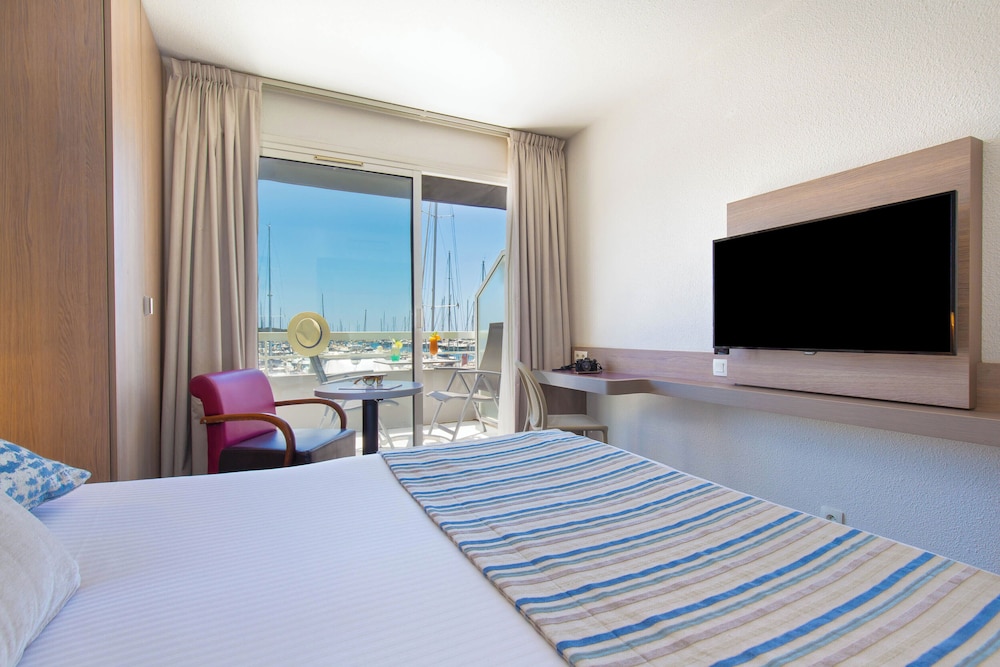 Superior Room, 1 Queen Bed, Non Smoking, Balcony (Twin bed on request) - Photo 1