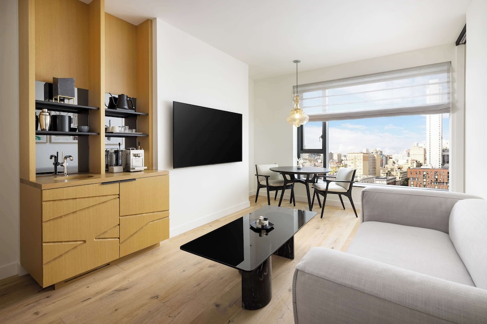 Skyline King 1 Bedroom Suite