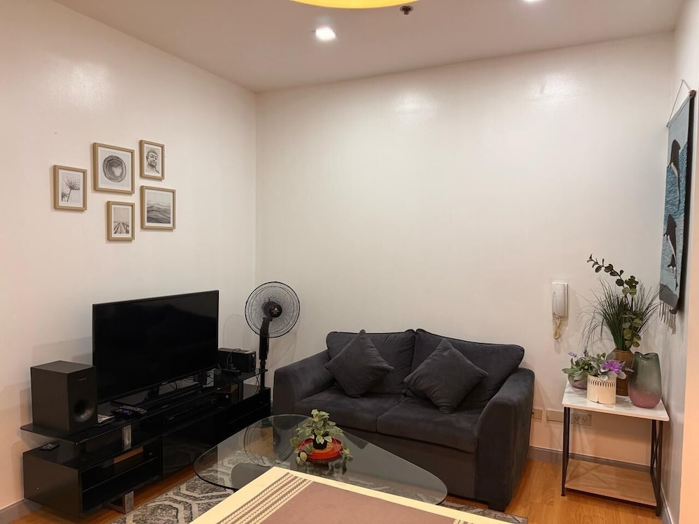 Family Double Room, Balcony, City View photo 2