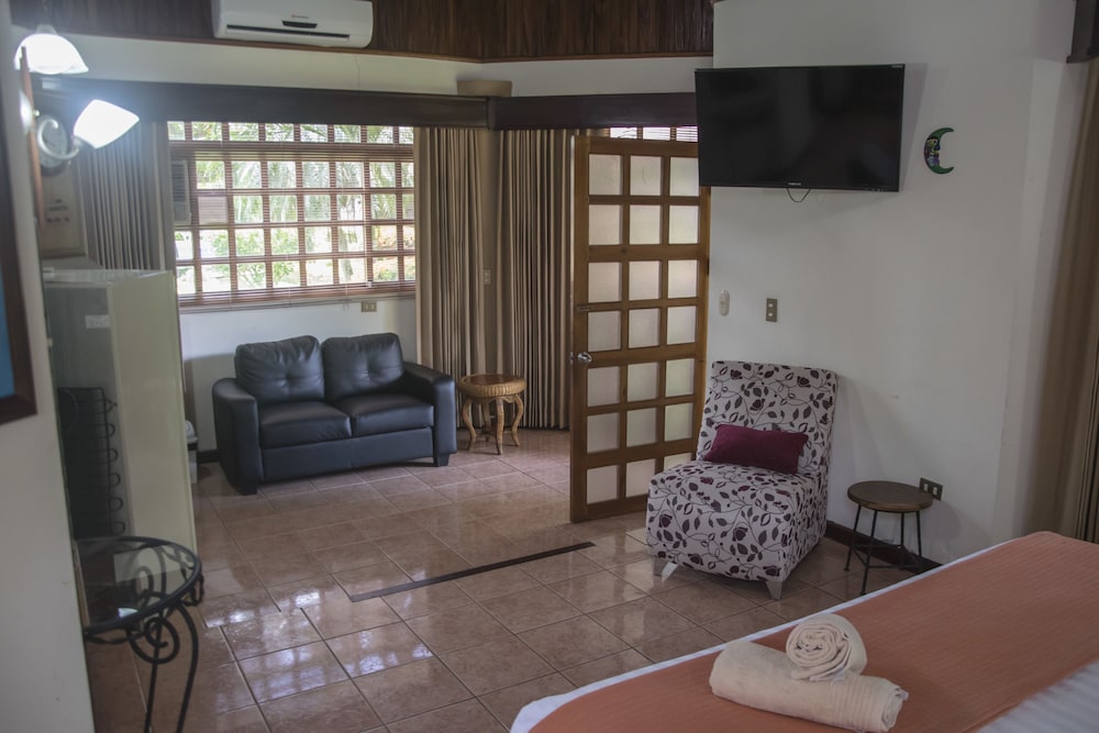 Junior Villa, 1 King Bed, Kitchen photo 2
