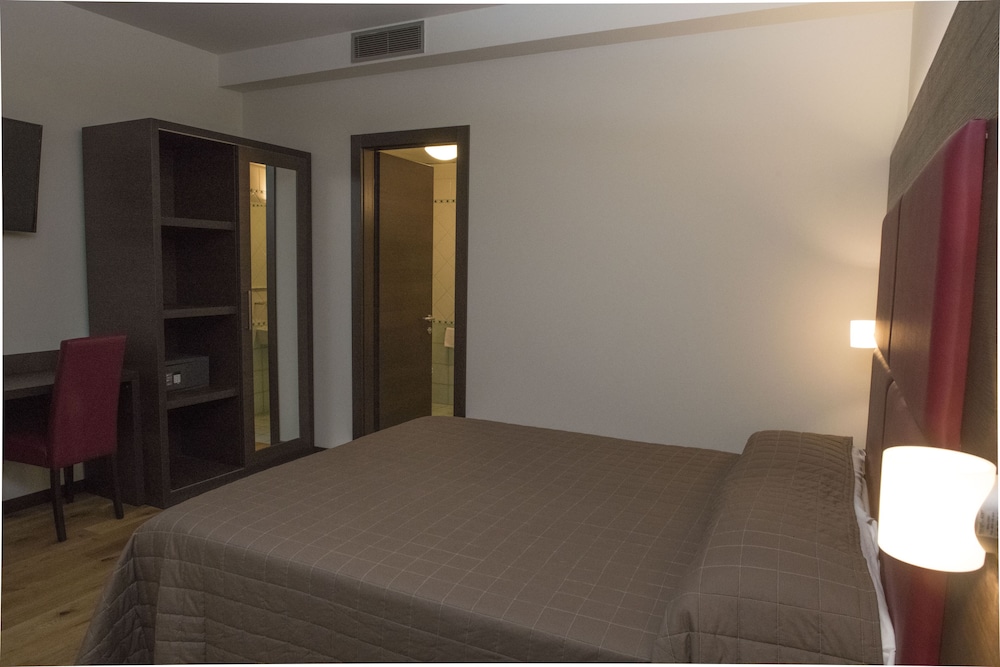 Economy Double Room photo 1